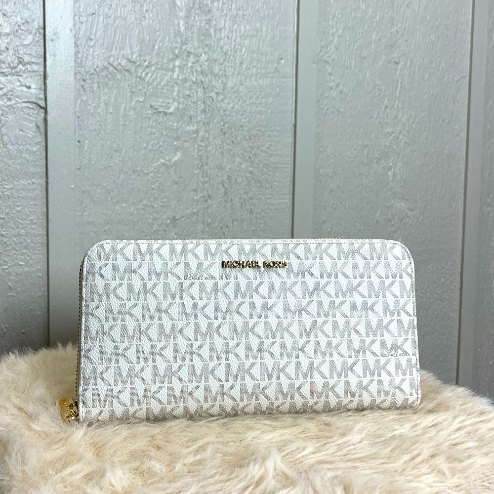 Brand New Michael Kors Wallet White&Gray w/gold